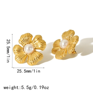 Golden 18k plated stainless steel flower earrings with pearls, size 25.5mm weight 5.5g
