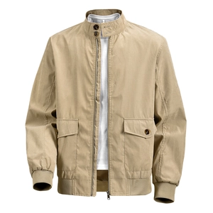 Khaki Herrenjacke mit Stehkragen, Cargo-Taschen und markanter Twill-Struktur