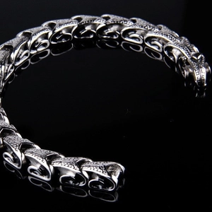 Vintage Drachenschuppen Armband aus silbernem Titanstahl für Herren im modischen Punk-Stil