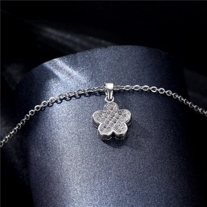 Elegant silver flower necklace with sparkling zircon crystals and delicate chain for women