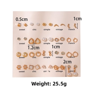 Detailansicht von 20 Paar Ohrringen mit Perlen und Zirkon, Größe 0,5–2 cm und Gewichtsangabe