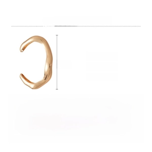 Detailed view of golden wave shaped bangle with 36.1g weight and 6x7.5cm dimensions