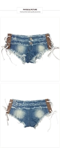 Dettaglio degli hot pants in denim con chiusura a doppio bottone in metallo e lacci laterali