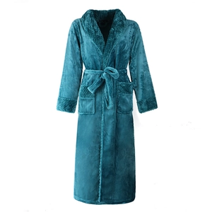 Peignoir épais en flanelle bleu lac avec col châle et ceinture à la taille