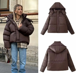 Détails d'une doudoune matelassée marron foncé avec capuche et look de rue