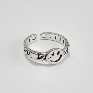 Minimalist 925 sterling silver open ring featuring a smile face and heart chain patterns