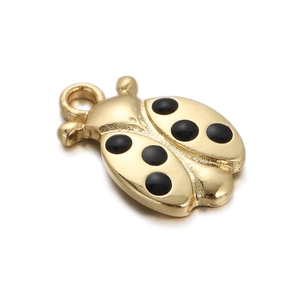 Macro di ciondolo a forma di coccinella placcato oro 18K con smalto nero per gioielli