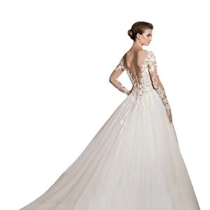 Abito da sposa principesco a maniche lunghe in pizzo con strascico elegante