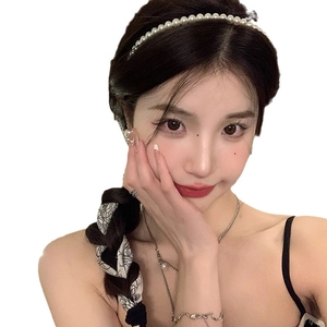 Elegant Chinese style silk hair ribbon headband and pearl jewelry set on female model