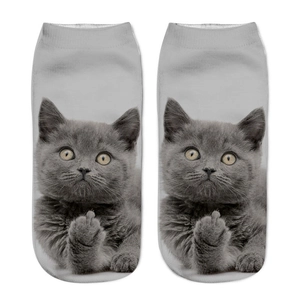 Detailweergave van 3D kattenprint sokken met grijs kittenontwerp op lage sokken