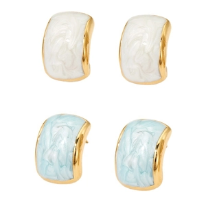 Orecchini a cerchio C in acciaio dorato con smalto effetto marmo bianco e blu