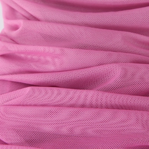 Abito a tubino rosa in rete elastica con sciarpa coordinata e tessuto morbido