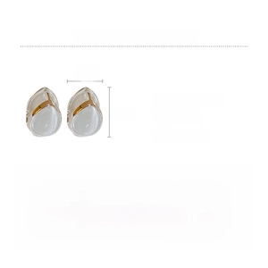 Detailed view of silver teardrop cat's eye earrings with precise size dimensions shown