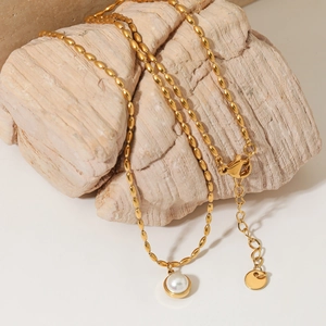 Elegant gold stainless steel necklace with geometric pearl pendant and oval bead chain