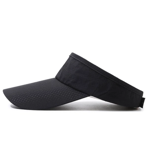 Visiera parasole nera unisex con fori laser e tessuto traspirante ad asciugatura rapida per sport