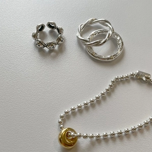 Minimalist S925 sterling silver rings set featuring smiley face and hammered textures