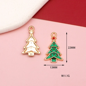 Detail view showing a 22x13mm green Christmas tree alloy pendant with gold plating