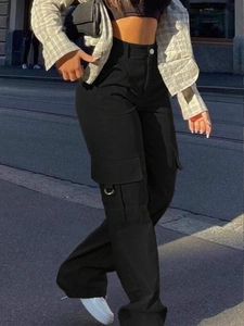 Γυναικείο μαύρο ψηλόμεσο παντελόνι cargo σε street style με πρακτικό σχέδιο με πολλές τσέπες