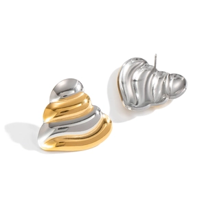 Orecchini a cuore bicolore oro e argento con elegante design geometrico strutturato