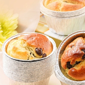 Disposable aluminum foil baking cups for cupcakes and muffins in high-quality silver finish