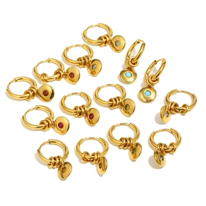 Créoles minimalistes en acier doré 18K avec pendentifs en pierres de naissance colorées