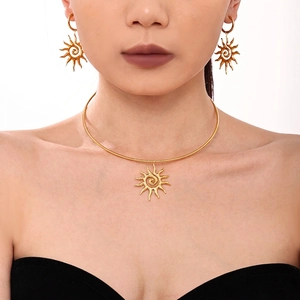 Titanium Steel 18K Gold Plated Sun Pendant Necklace And Earrings Set For Women Luxury Spiral Sun Pattern Fashion Jewelry