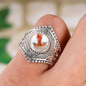 Bague vintage en argent avec pierre de lune et texture gaufrée de style ethnique