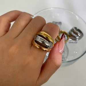Anello largo intrecciato tricolore in acciaio inossidabile con fasce oro, argento e rosa