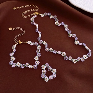 Handmade Flower Seed Bead Necklace Daisy Choker Alloy Heart Pendant Elegant Sweet Jewelry For Women
