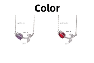 Détail des pendentifs tulipe rouge et violet avec feuilles en cristal et chaîne 45cm