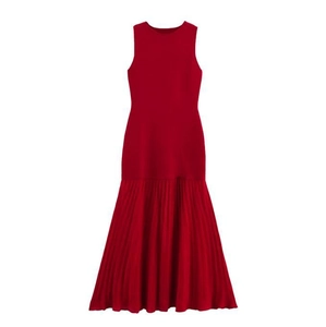 Elegante abito lungo rosso senza maniche in maglia con orlo a pieghe a sirena raffinato