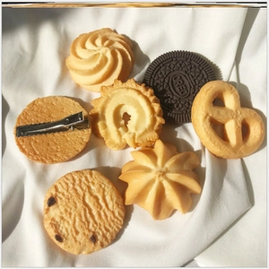 Set of 6 realistic resin hair clips shaped like cookies and chocolate biscuits