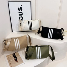 Mini bolsos de silla deportivos en blanco negro caqui y oliva con tres franjas