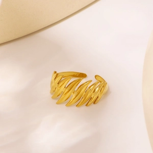 Minimalistischer 18k Gold Blattring aus Edelstahl mit verstellbarem Feder-Design