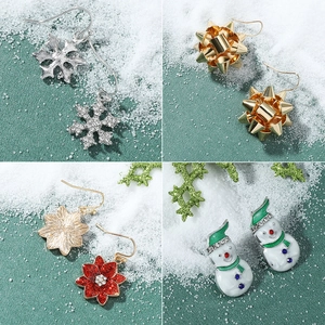 Lot de boucles d'oreilles de Noël avec flocons de neige rennes et bonshommes de neige