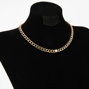 Elegant gold-plated stainless steel Cuban link necklace with round cubic zirconia pendant