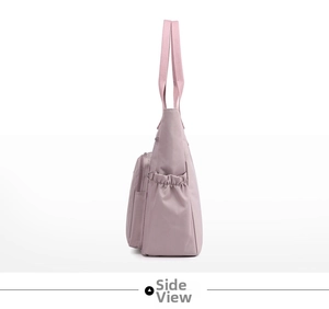 Vue latérale du cabas en nylon rose avec poche latérale élastique et fermetures