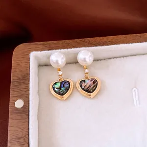 Boucles d'oreilles cœur vintage avec perles, zircons et nacre d'abalone multicolore