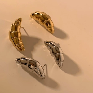 Chic polished stainless steel croissant earrings in gold and silver finishes