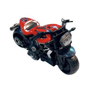 Porte-clés modèle de moto en alliage rouge avec fonction de recul sur fond blanc.