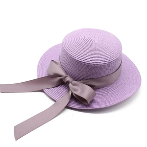 Élégant chapeau de paille violet à toit plat avec ruban pour protection solaire plage