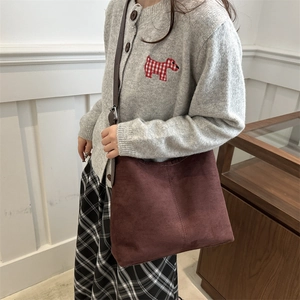 Vintage burgundy velvet tote bag for women with large capacity for daily commuting use