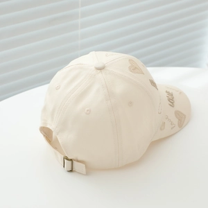 Casquette de baseball crème avec broderie LOVE dorée et boucle métallique réglable
