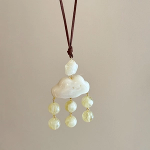 Collier avec pendentif nuage, perles en résine et cordon en cuir pour femmes