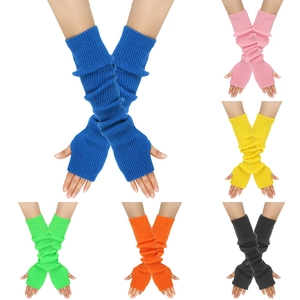 Details bunter Strick-Armstulpen in verschiedenen Farben mit fingerlosem Ärmeldesign