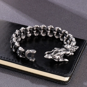 Bracciale a catena con osso di drago retrò con scaglie e finitura argento antico