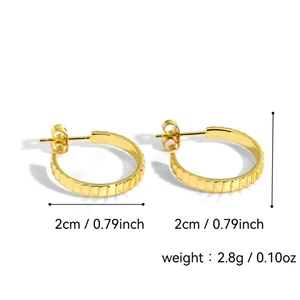 Textured gold 925 silver hoop earrings with 2cm diameter and 2.8g weight specs