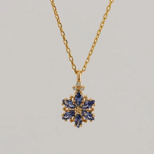 Collier élégant en argent S925 doré 14K avec pendentif flocon de neige en tanzanite bleue