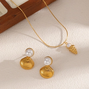 Golden seashell and pearl jewelry set including necklace and earrings for women