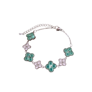 Elegant silver four-leaf clover bracelet with green malachite stones and white zircons